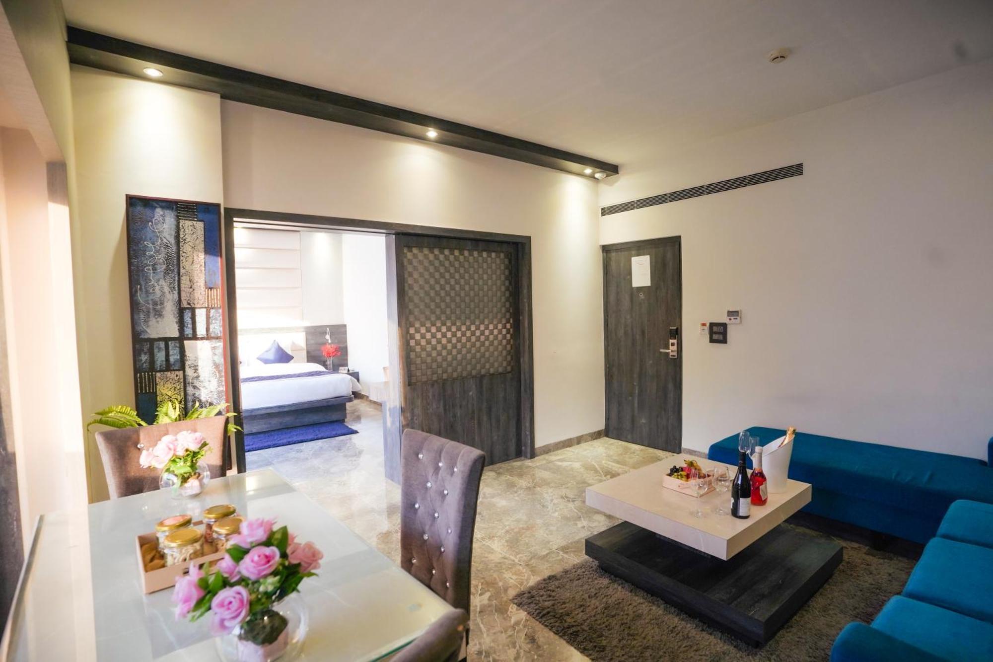 Hotel Swarn Towers Bareli Exterior foto