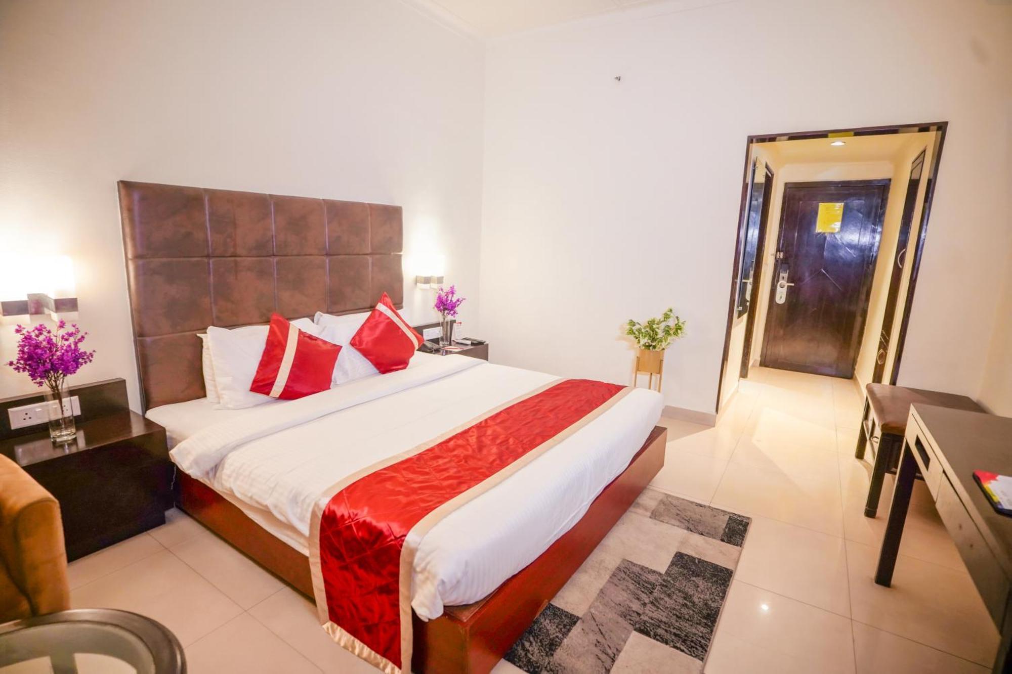 Hotel Swarn Towers Bareli Exterior foto