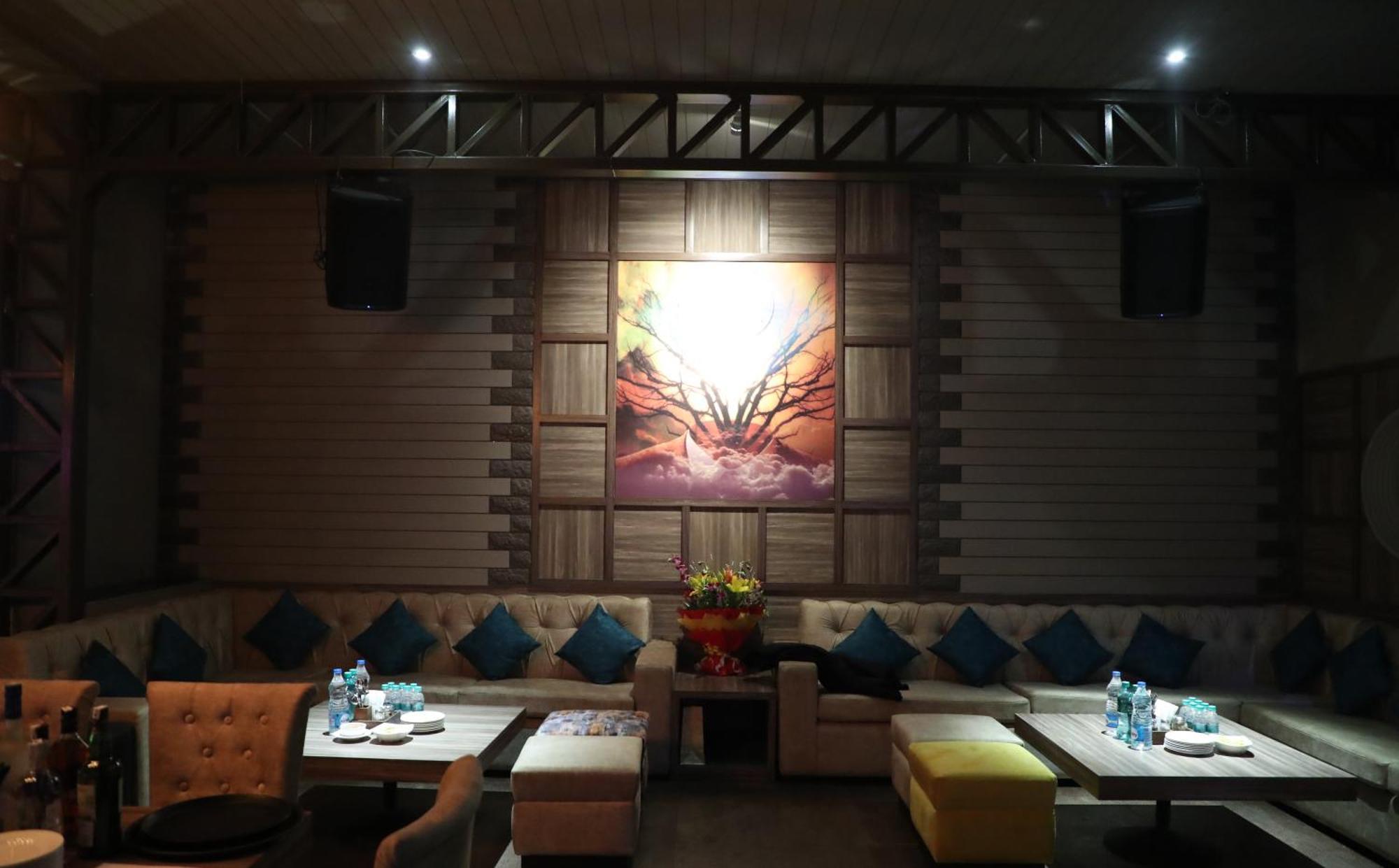 Hotel Swarn Towers Bareli Exterior foto