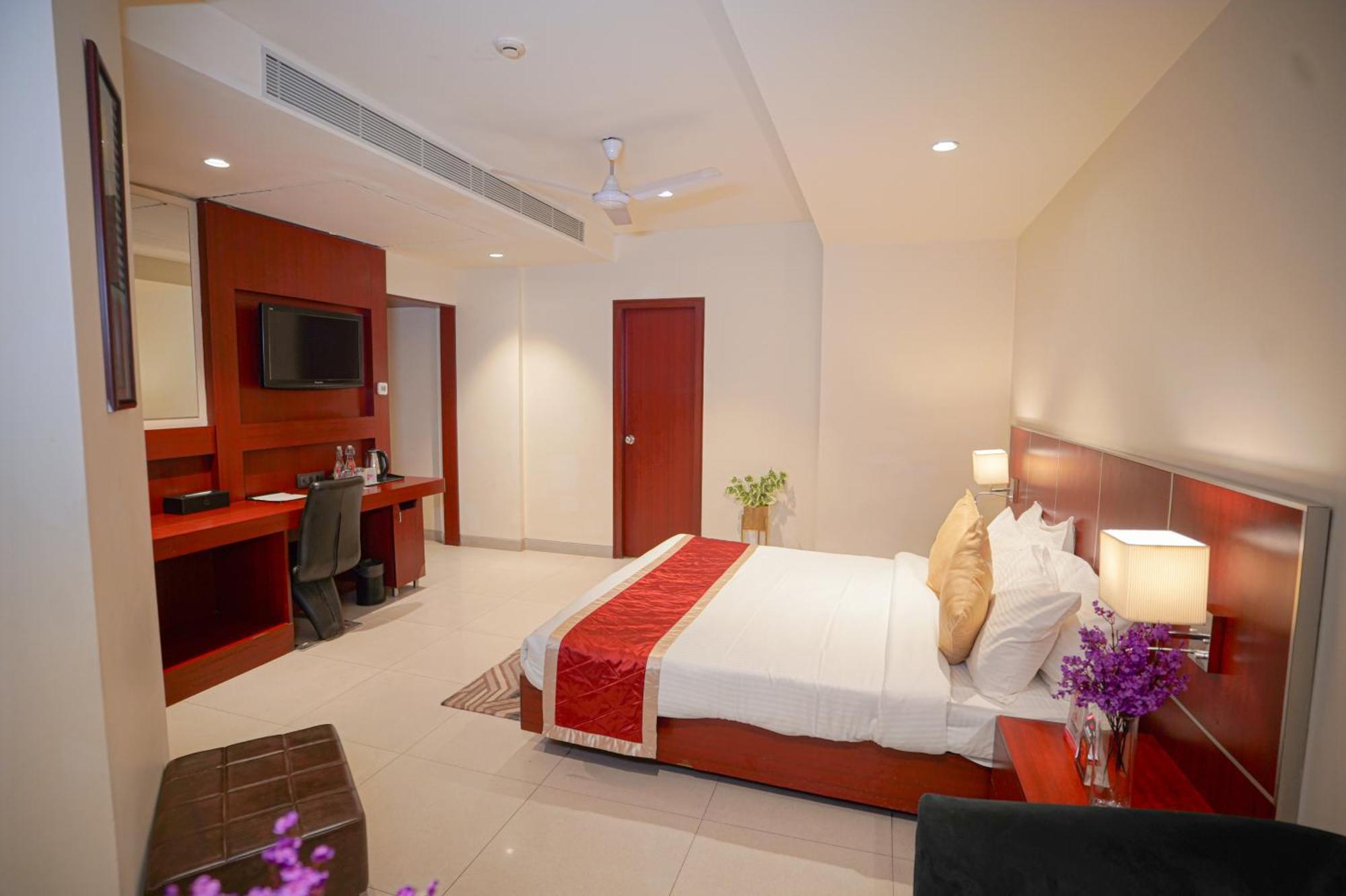 Hotel Swarn Towers Bareli Exterior foto