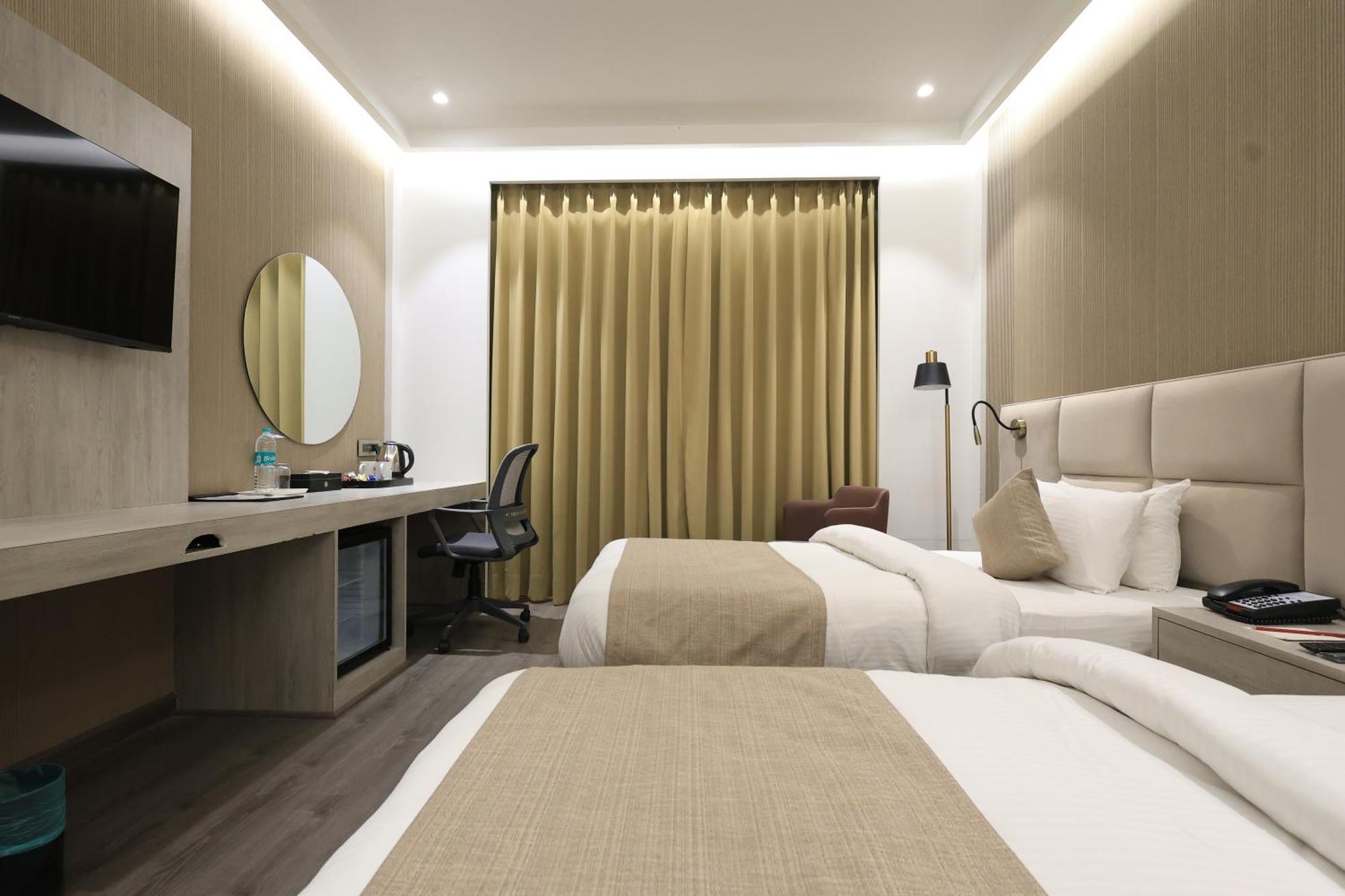 Hotel Swarn Towers Bareli Exterior foto